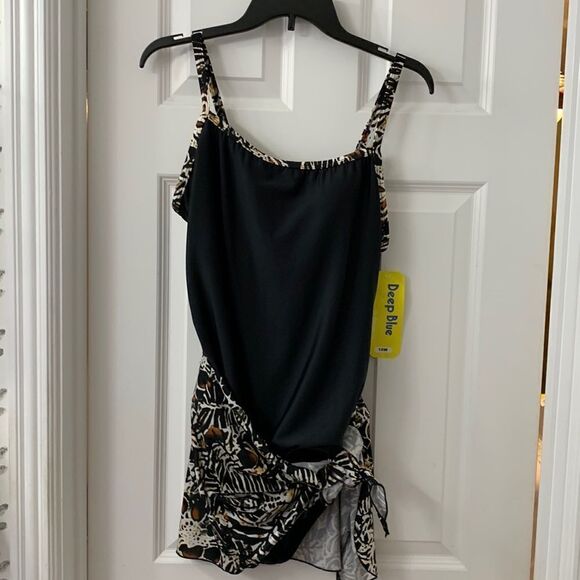 DeepBlue Size 18W black one piece swimwear with built on skirt cover - Picture 1 of 8
